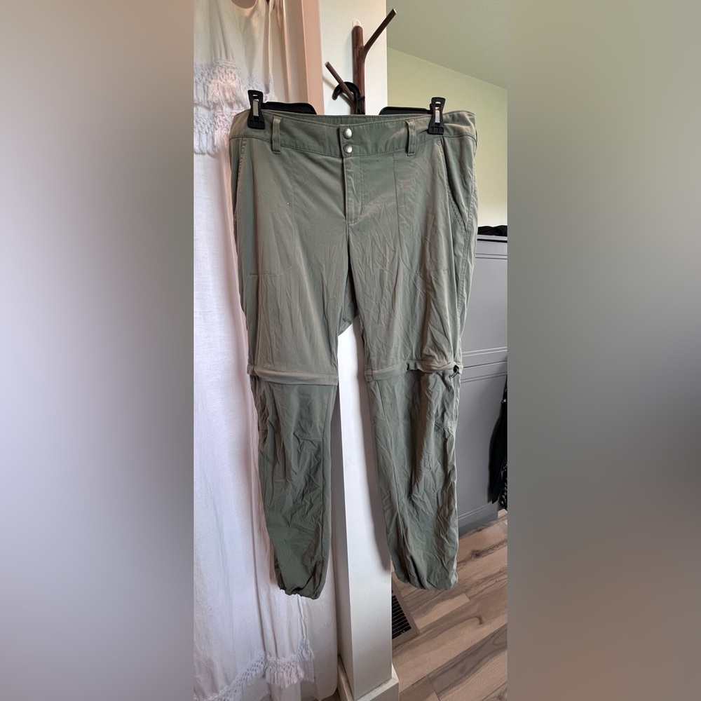 Columbia Women's Olive Cargo Pants